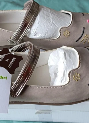 Chaussures chats Vertbaudet Taille 37, marque: Vertbaudet, état: Neuf avec étiquette, taille: 37, 12,00 €, 13,30 € Protection acheteurs incluse