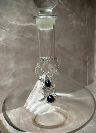 Grande bouteille en verre avec pendentif Triple Lune et perles noires, marque: witchery, état: Très bon état, 15,00 €, 16,45 € Protection acheteurs incluse