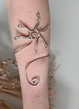 Wire arm cuff zon, merk: Handmade, staat: Nieuw zonder prijskaartje, € 4,00, € 4,90 inclusief Kopersbescherming