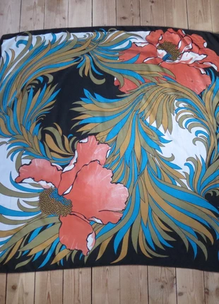 Foulard vintage 100 % soie des années 1970 et 1980, brand: Vintage Dressing, condition: Very good, €10.00, €11.20 includes Buyer Protection Pro