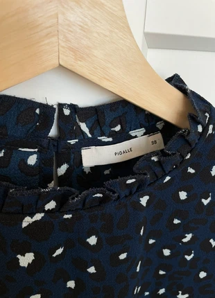 Donkerblauw bloesje met print van Pigalle, merk: Pigalle, staat: Heel goed, maat: M / 38 / 10, € 2,00, € 2,80 inclusief Kopersbescherming