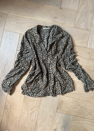 Lichte luipaardprint blouse van Pull&Bear - Y2K vibe – maat M, état: Bon état, taille: M / 38 / 10, 5,00 €, 5,95 € Protection acheteurs incluse