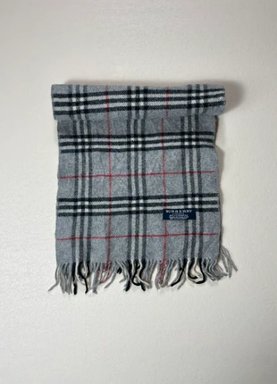 Écharpe Burberry Grise 100% Cachemire, marque: Burberry, état: Très bon état, 44,90 €, 47,85 € Protection acheteurs incluse