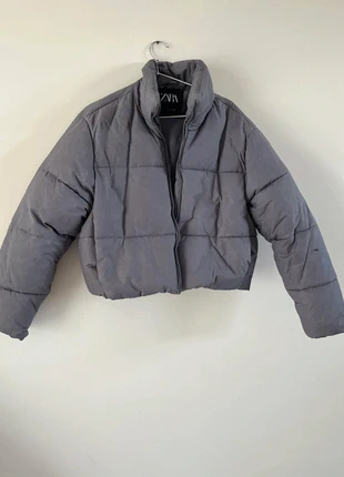 Grijze pufferjacket Zara, merk: Zara, staat: Heel goed, maat: M / 38 / 10, € 8,50, € 9,63 inclusief Kopersbescherming
