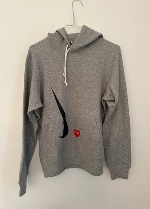 Hoodie Comme des Garçons PLAY x Nike – Taille L – Neuf avec étiquettes, merk: Comme des Garçons, staat: Nieuw met prijskaartje, maat: L, € 120,00, € 126,70 inclusief Kopersbescherming