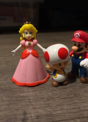 Figurines Mario Bross, marque: Super Mario, état: Très bon état, taille: 4 ans / 104 cm, 5,00 €, 5,95 € Protection acheteurs incluse