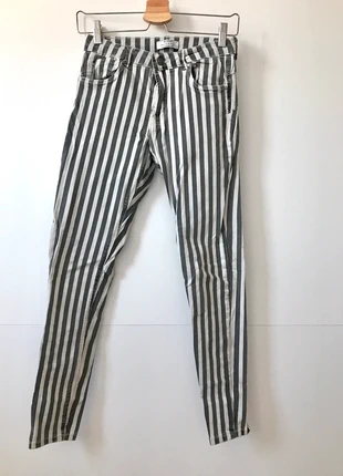 Bershka Grey Striped Skinny Jeans - Women's Size 38, merk: Bershka, staat: Heel goed, maat: M / 38 / 10, € 4,00, € 4,90 inclusief Kopersbescherming