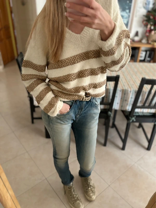 Pull tout doux avec sequins dorés. Taille unique - photo numéro 2
