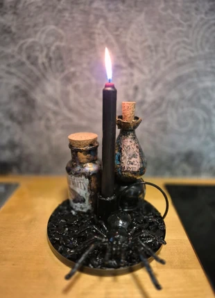 Unieke Heksen kandelaar met poison bottles en spin, brand: Witch, condizioni: Nuovo con cartellino, €19.95, €21.65 include la Protezione acquisti
