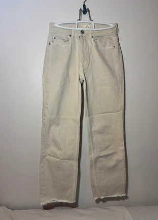 Jean crème, merk: H&M, staat: Heel goed, maat: XS / 34 / 6, € 21,00, € 22,75 inclusief Kopersbescherming