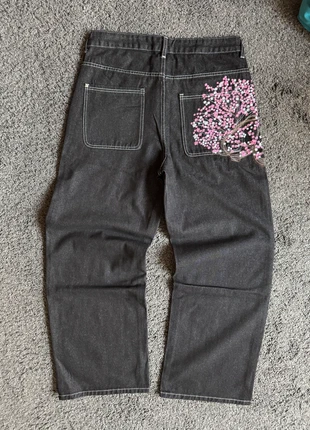 pantalon en jean noir brodé fleurs roses y2k taille M, marke: y2k, zustand: Sehr gut, größe: M, 49,00 €, 52,15 € inklusive Vinted-Käuferschutz