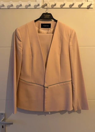 Powder rose Fabrika two piece suit, marque: Fabrika, état: Très bon état, taille: M / 38 / 10, 14,00 €, 15,40 € Protection acheteurs incluse