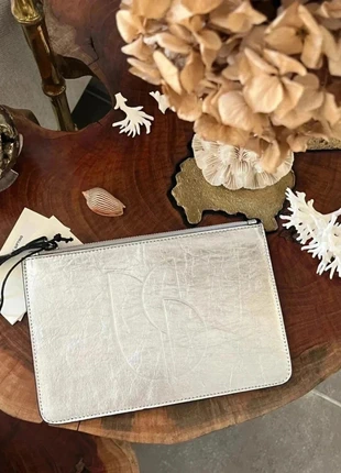 Pochette en cuir Ba&sh métallisée argent, marque: Ba&sh, état: Neuf avec étiquette, 28,00 €, 30,10 € Protection acheteurs incluse