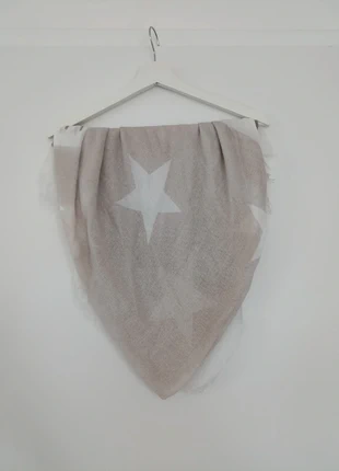 Foulard beige taupe à étoiles blanches, merk: Love, staat: Nieuw zonder prijskaartje, € 6,00, € 7,00 inclusief Kopersbescherming