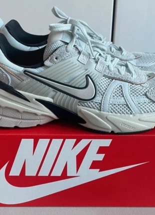 Sneakers Nike V2K run, marque: Nike, état: Neuf sans étiquette, taille: 39, 59,00 €, 62,65 € Protection acheteurs incluse