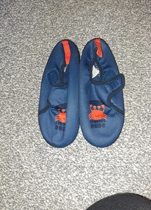 Beach shoes, brand: Aldi, condition: Very good, size: 12 child | EU 31, £1.00, £1.38 includes Buyer Protection