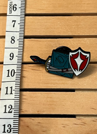 Pins d10 épée et bouclier, estado: Muito bom, €6.95, €8.00 inclui Proteção do Comprador Pro
