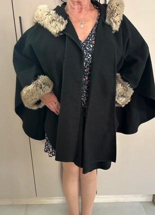 Cape poncho avec manches, brand: Création Française, condition: New without tags, size: One size, €15.00, €16.45 includes Buyer Protection