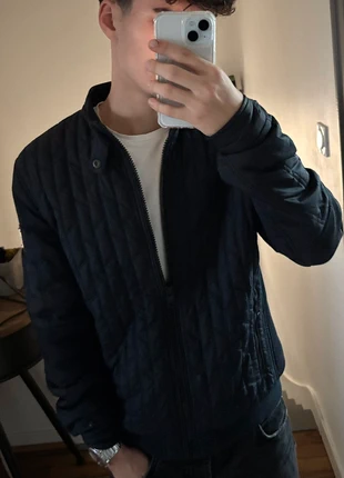 Doudoune matelassé Calvin klein bleu marine, marque: Calvin Klein, état: Très bon état, taille: M, 33,00 €, 35,35 € Protection acheteurs incluse