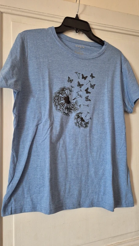 Tee-shirt bleu papillons