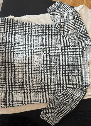 Shirt Schwarz weiß H&M, marke: H&M, zustand: Sehr gut, größe: L / 40 / 12, 4,00 €, 4,40 € inklusive Vinted-Käuferschutz