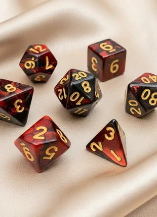 Set 7 dés polyédriques en acrylique perlé rouge & noir chiffres dorés (d&d, coc, jdr), état: Neuf sans étiquette, 4,90 €, 5,85 € Protection acheteurs (Pro) incluse