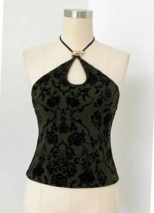 Top noir style gothique en velours avec motif floral et col halter, marke: Retrosia, zustand: Sehr gut, größe: M / 38 / 10, 24,90 €, 26,85 € inklusive Vinted-Käuferschutz