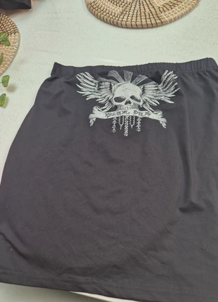 Jupe droite avec tête de mort à l arrière, merk: Shein, staat: Nieuw zonder prijskaartje, maat: XL / 42 / 14, € 2,00, € 2,80 inclusief Kopersbescherming
