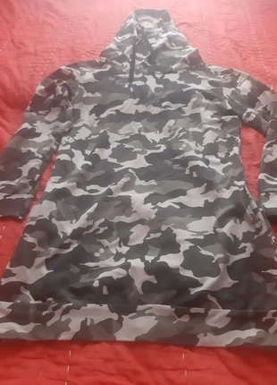 Vestido de camuflaje talla M, con bolsillos y detalle de cuello alto transformable en capucha, marca: Boutique Italiana, estado: Nuevo sin etiquetas, tamaño: M / 38 / 10, 10,00 €, 11,20 € Protección al comprador incluida