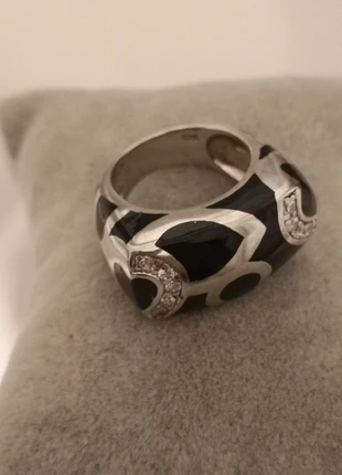 Bague argent italienne moderne email noir et zirconiums forme comtemporaine, marke: non signé, zustand: Sehr gut, größe: 56.9 mm / 18.1 mm Ø, 36,00 €, 38,50 € inklusive Vinted-Käuferschutz