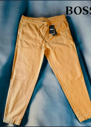 Pantalon de Jogging Boss - Beige - Taille L - Neuf avec Étiquette, brand: Boss, condizioni: Nuovo con cartellino, taglia: L, €84.00, €88.90 include la Protezione acquisti