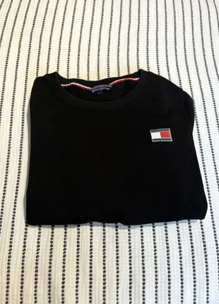Pull Sweat col rond Tommy Hilfiger | Taille S | Noir, marca: Tommy Hilfiger, estado: Muito bom, tamanho: S, €15.00, €16.45 inclui Proteção do Comprador Pro