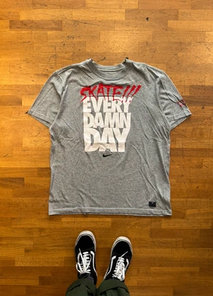 Nike vintage tee, marque: Nike, état: Très bon état, taille: XL, 15,00 €, 16,45 € Protection acheteurs incluse