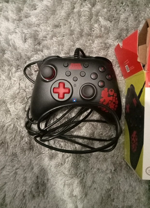 Manette filaire Nintendo Switch édition super Mario, marque: Nintendo, état: Neuf avec étiquette, 8,50 €, 9,49 € Protection acheteurs incluse