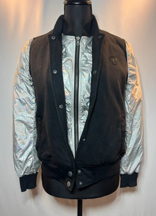 Bomber veste Converse noir et argenté, brand: Converse, condizioni: Ottime, taglia: S / IT 40 / EU 36, €15.90, €17.40 include la Protezione acquisti
