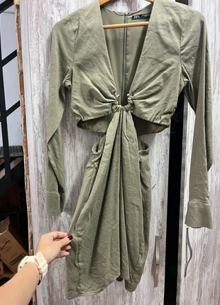 Vestido verde oliva cut-out, brand: Zara, condizioni: Ottime, taglia: M / IT 42 / EU 38, €8.00, €9.10 include la Protezione acquisti