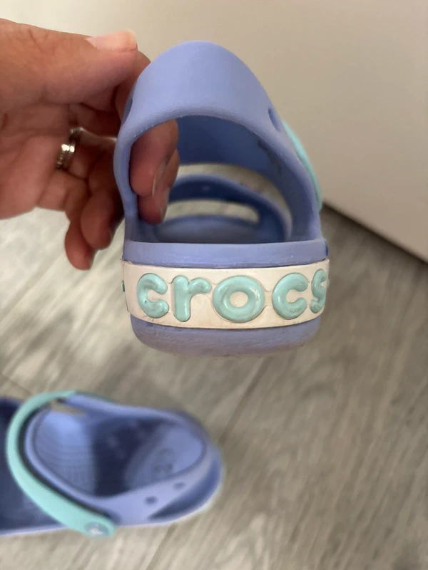 Sandales crocs stitch 33/34 - photo numéro 8