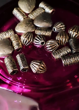 Perles striés métal, état: Très bon état, 3,00 €, 3,85 € Protection acheteurs incluse