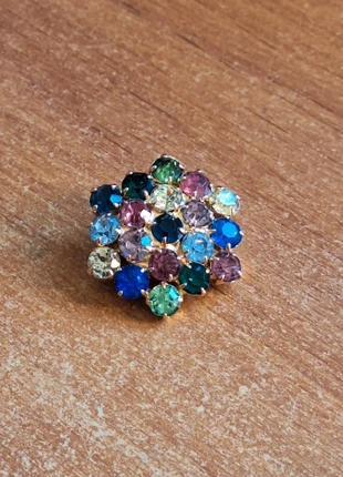 Sublime Broche Ancienne en Laiton Doré – Strass Multicolores, Grand Effet !, merk: Vintage Chic, staat: Heel goed, € 44,90, € 47,85 inclusief Kopersbescherming