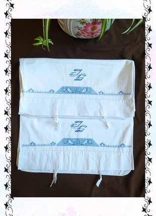 🌾Vintage Blue Embroidered Pillowcase – 2-Piece SetOriginal Vintage Exclusive from 1918, marque: Vintage Dressing, état: Très bon état, 14,00 €, 15,40 € Protection acheteurs incluse