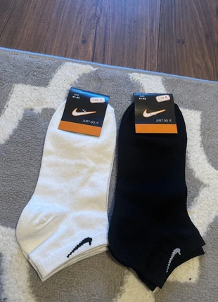 Nike socks 2 pairs (1 black & 1 white ) unisex 41-45 eu, marque: Nike, état: Neuf avec étiquette, taille: M | 43–46, 6,00 €, 7,00 € Protection acheteurs incluse