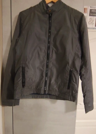 Veste Teddy Smith gris foncé, brand: Teddy Smith, condizioni: Buone, taglia: 16 anni / 176 cm, €3.00, €3.85 include la Protezione acquisti