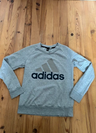 Pull adidas gris, marque: adidas, état: Très bon état, taille: XS, 5,00 €, 5,95 € Protection acheteurs incluse