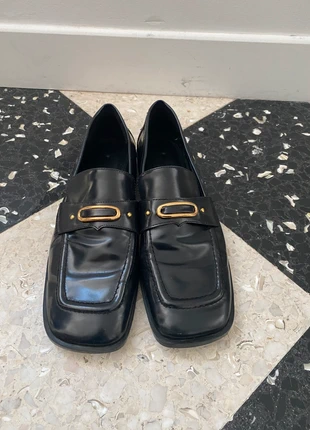 Mocassins Mango noirs à détail doré – taille 41, merk: Mango, staat: Heel goed, maat: 41, € 25,00, € 26,95 inclusief Kopersbescherming