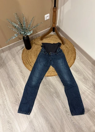 Jeans maternité Kiabi taille 38, merk: Kiabi, staat: Heel goed, maat: M / 38 / 10, € 6,00, € 7,00 inclusief Kopersbescherming