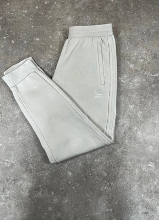 Pantalon survêtement jogging Adidas slim homme blanc cassé logo brodé - taille M, marque: adidas, état: Très bon état, taille: M, 9,00 €, 10,15 € Protection acheteurs incluse