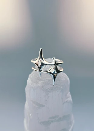 Bague argentée design abstrait – style futuriste et minimaliste Y2K, marque: y2k, état: Très bon état, taille: Ajustable, 9,80 €, 10,99 € Protection acheteurs incluse