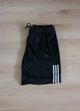 short de sport Adidas noir taille L, marke: adidas, zustand: Gut, größe: L, 5,00 €, 5,95 € inklusive Vinted-Käuferschutz