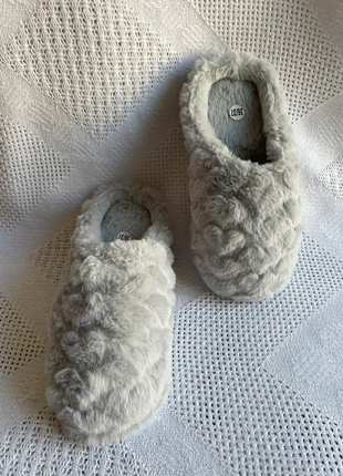 Paire de pantoufles fourrée, état: Neuf sans étiquette, taille: 36.5, 3,50 €, 4,38 € Protection acheteurs (Pro) incluse