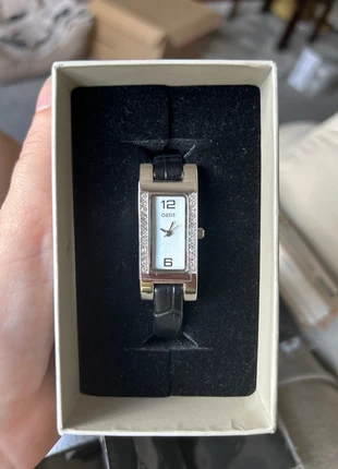 Woman’s Oasis Black Patent Strap Watch, brand: Oasis, condition: New without tags, size: Up to 30 mm, £15.00, £16.45 includes Buyer Protection